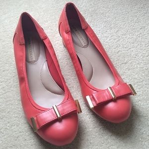 Dana Buchman Coral other Gold Accents Woman's Shoes Sz. 6 1/2